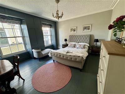 Sitting Room/Bedroom 5